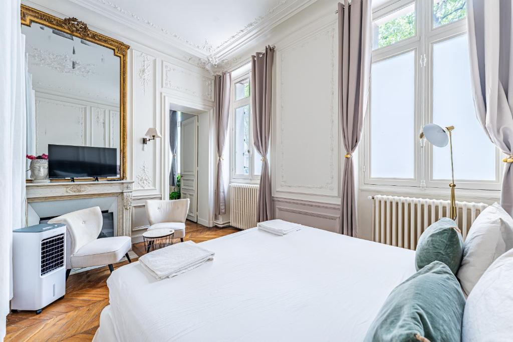 3Bdr & 2 bathrooms next to Champs Elysées, Opéra