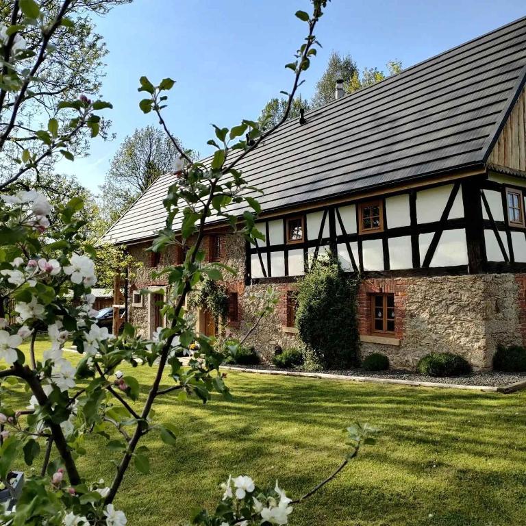 a house with a black and white roof at Dom w Gajówce u podnóża Gór Izerskich in Gajowka