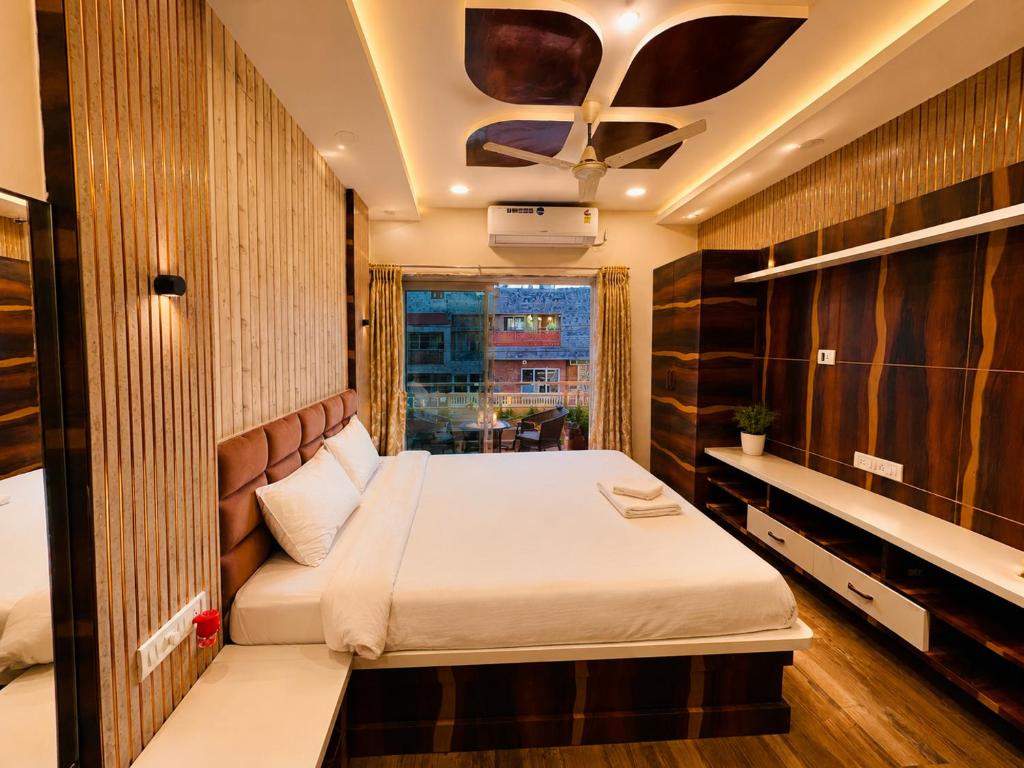 a bedroom with a bed and a window at Annapurna Prestine Puri - Comfortable Stay Near Jagannath Temple - with Free Wi-fi, Parking, Restaurant in Puri