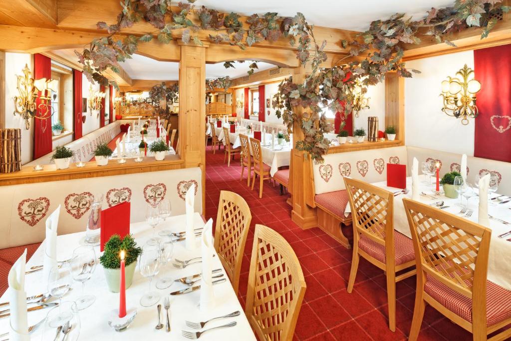 Restaurace v ubytování Hotel Lech & Residenz Chesa Rosa