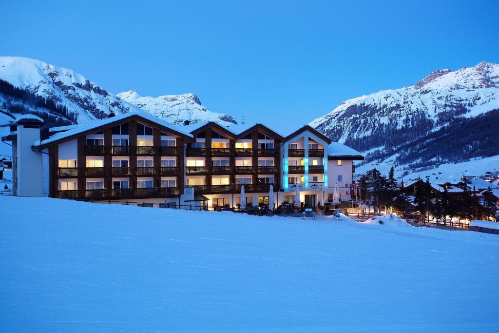 Hotel Lac Salin Spa & Mountain Resort during the winter