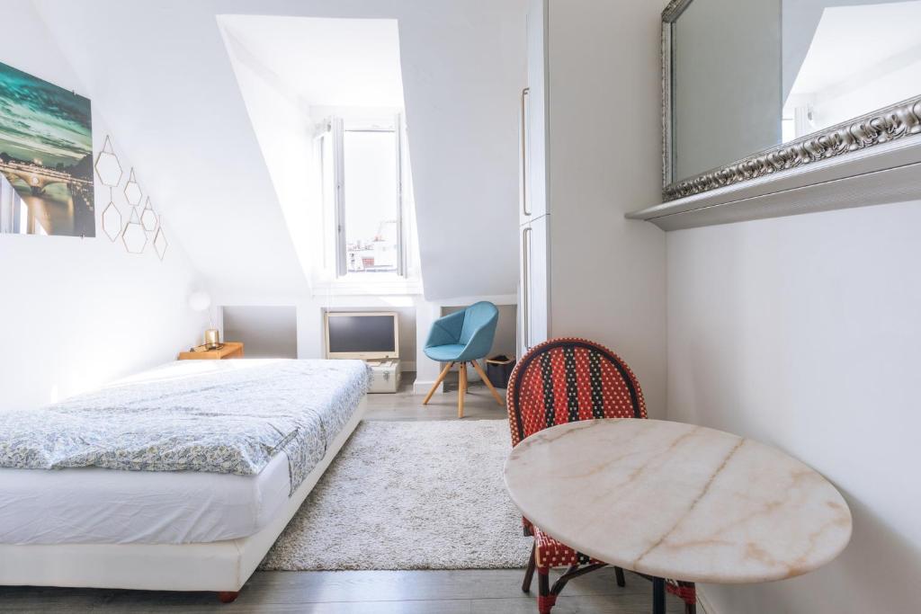Very Central Studio Apartment for 2 in Paris