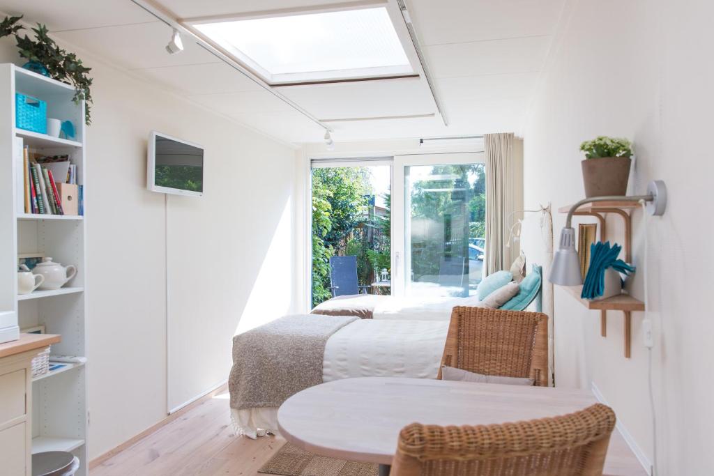 a bedroom with a bed and a window at BBBoekelo appartement in Boekelo