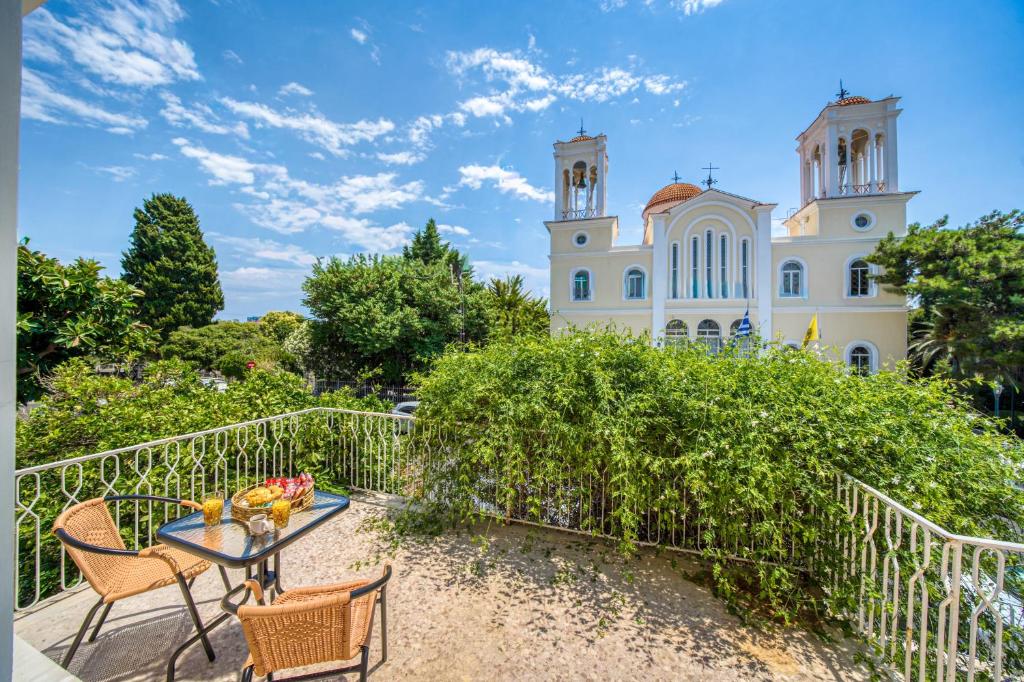 Nola Studio Central Chios with Church View
