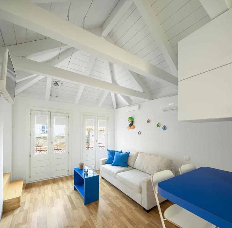 PopArt Apartment's - 2 AC, 2 Bathrooms, Balcony and Free Lockers, - Porto UNESCO Historic Center