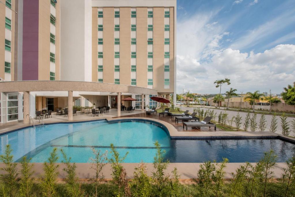 a large swimming pool in front of a hotel at Intercity Itupeva in Itupeva