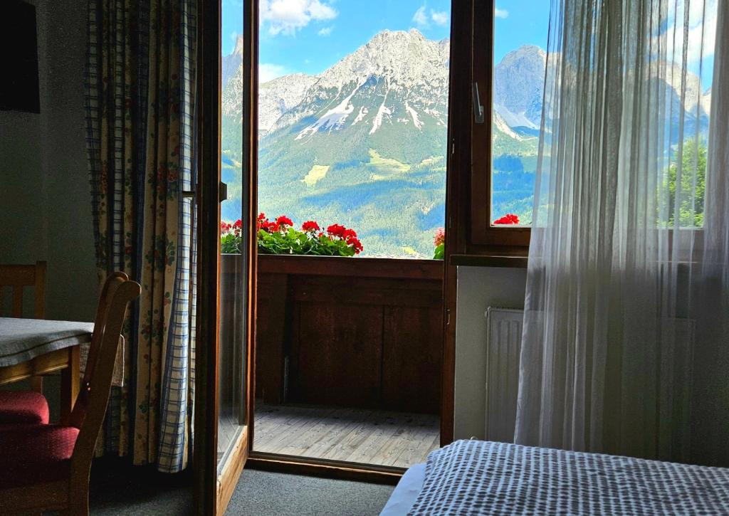 a room with a window with a view of a mountain at Frühstückspension Schönblick in Ellmau
