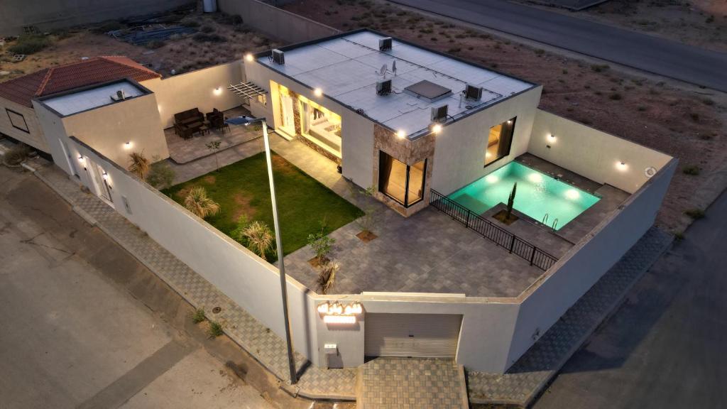 an overhead view of a house with a swimming pool at فلو بارك in Unayzah