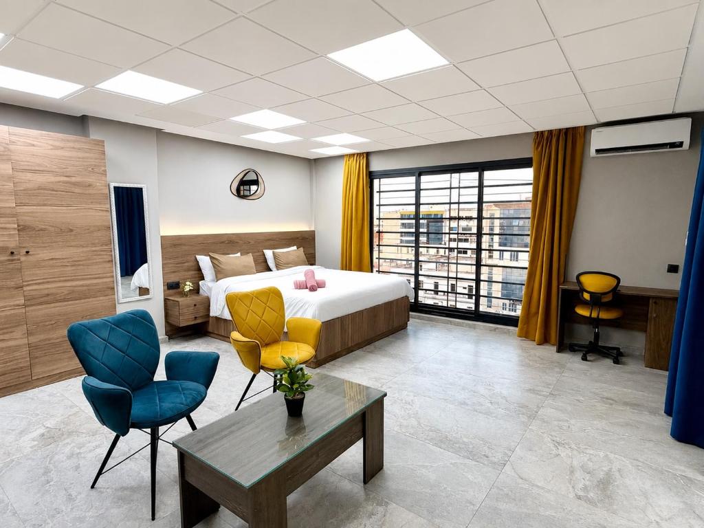 a hotel room with a bed and a table and chairs at Studio plein centre-ville ! in Fez