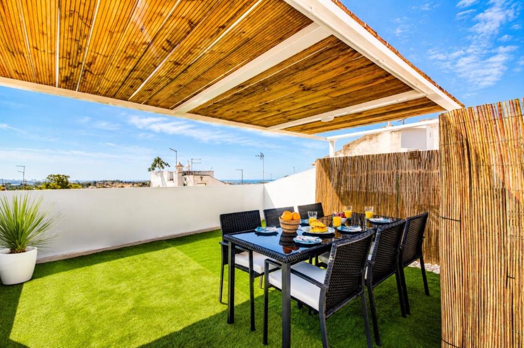 Horizon House - 3 Bedrooms - Rooftop Terrace & BBQ - AC