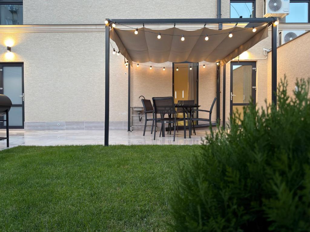 Luxe House Odessa Private Jacuzzi BBQ, Free Parking фото 4