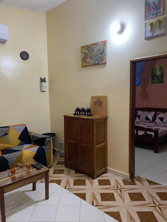 a living room with a couch and a table at CHEZ VERO Ziguinchor AGNACK in Ziguinchor