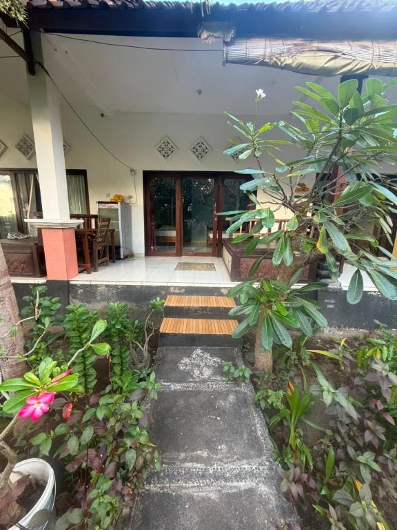 a walkway leading to a house with plants at Amed beach homestay in Ambat