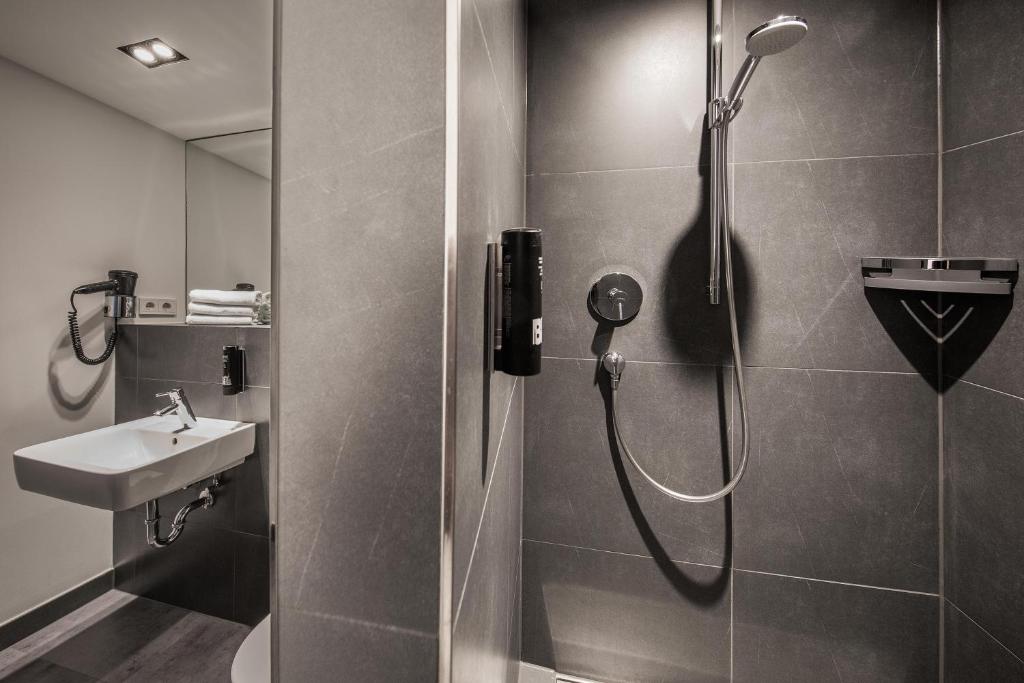 LINDEMANN'S - Resim 45