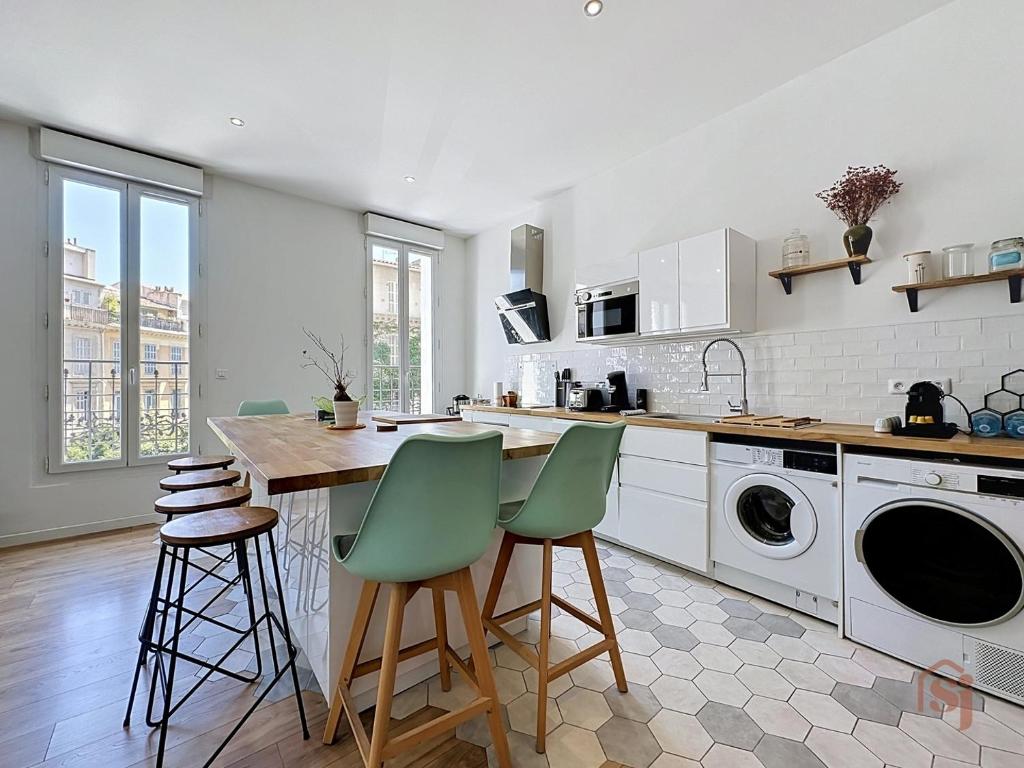 2BR - Free Private Parking - AC - Notre-Dame