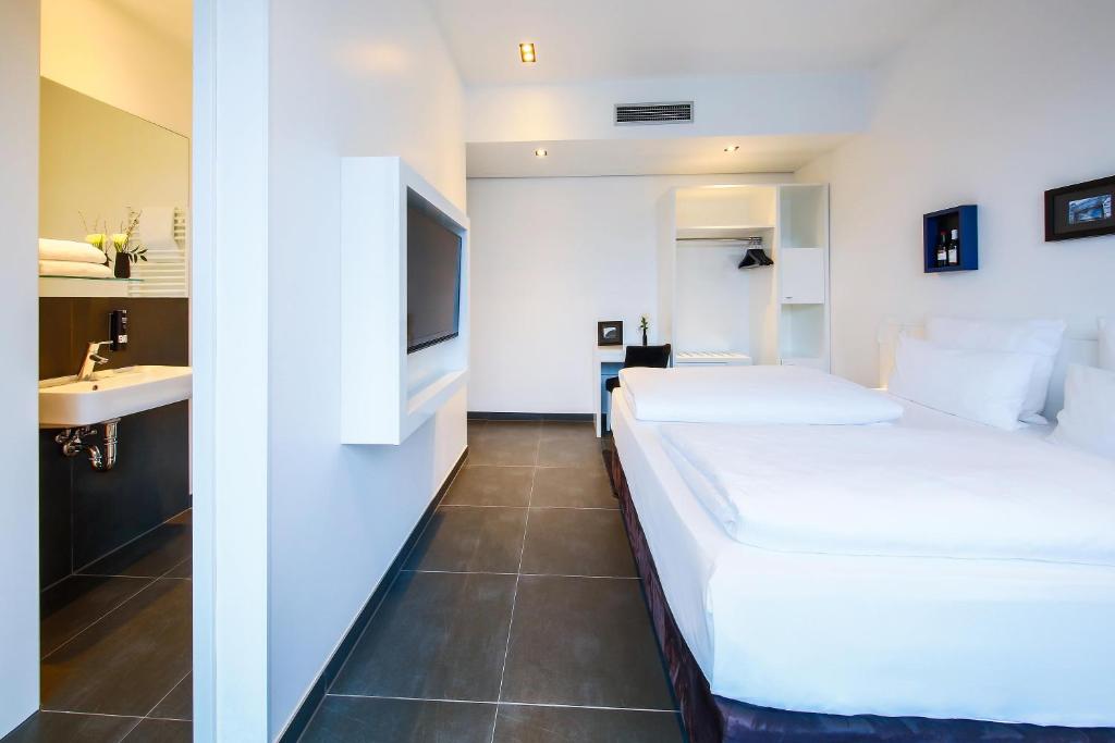 LINDEMANN'S - Resim 42