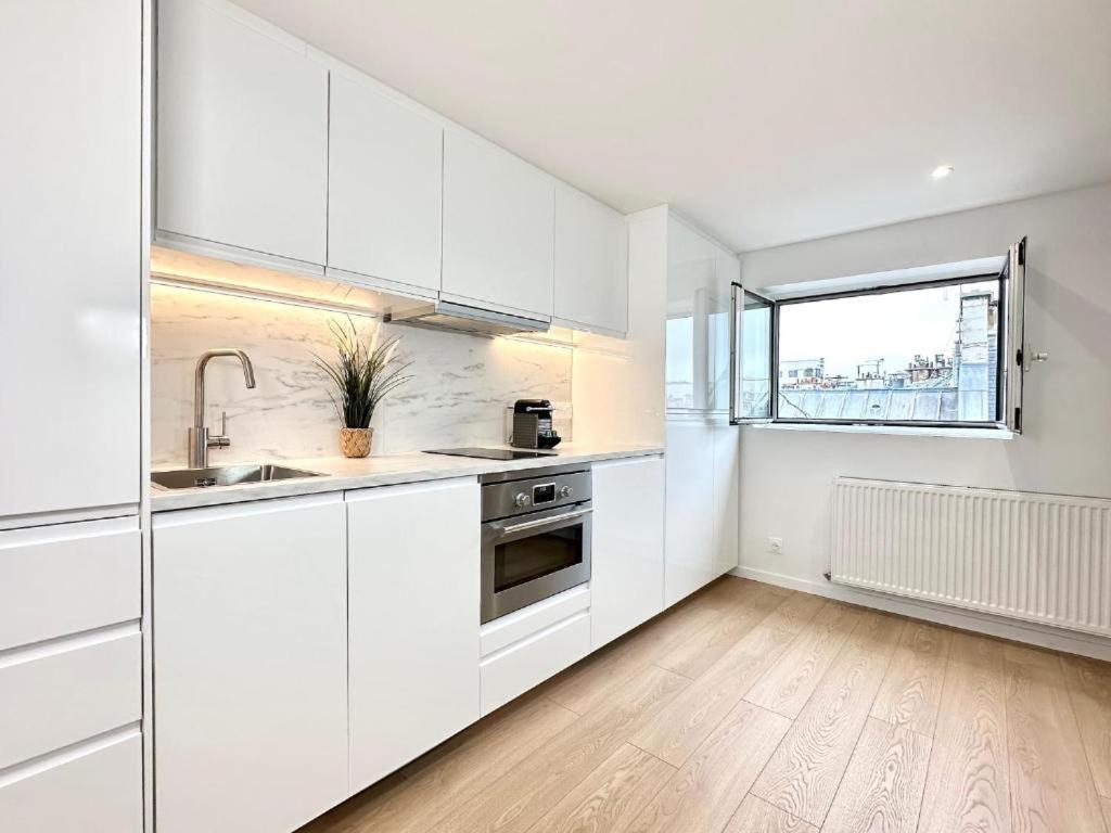 Chic Paris Nest