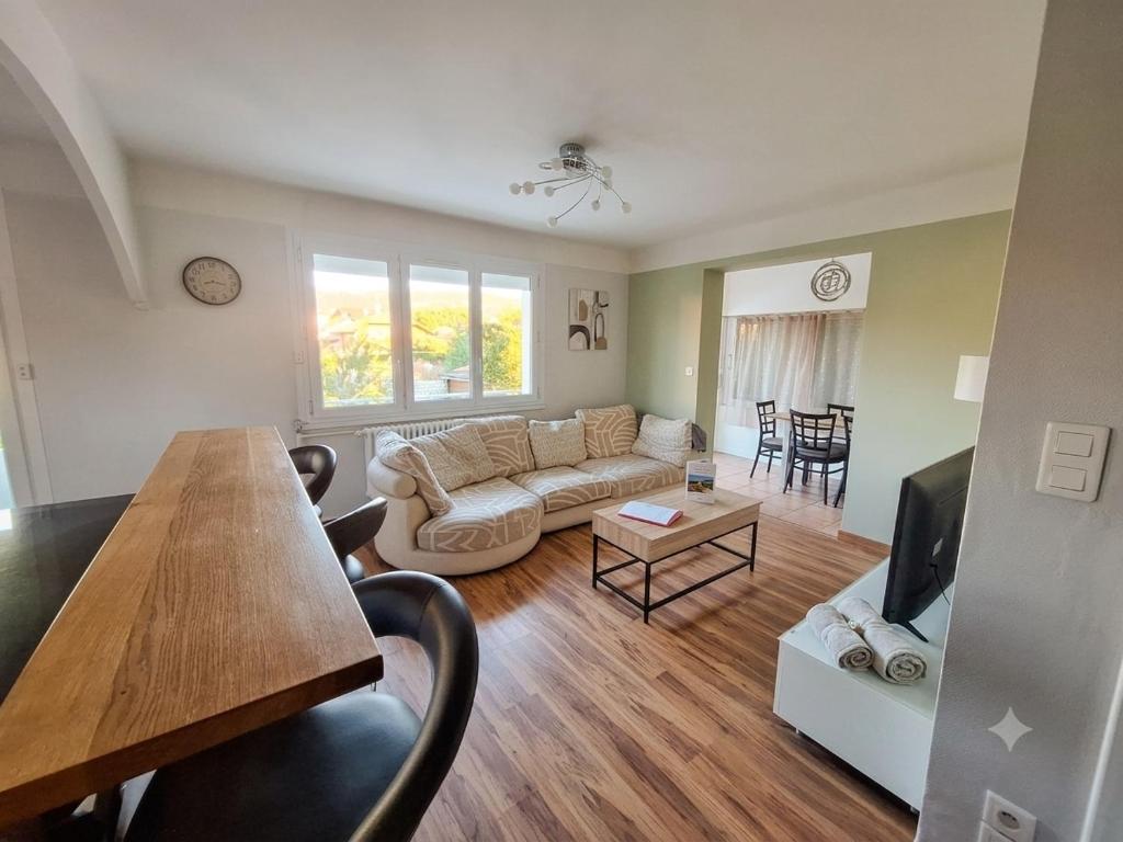 Large 3 room apartment with garden, parking Annecy