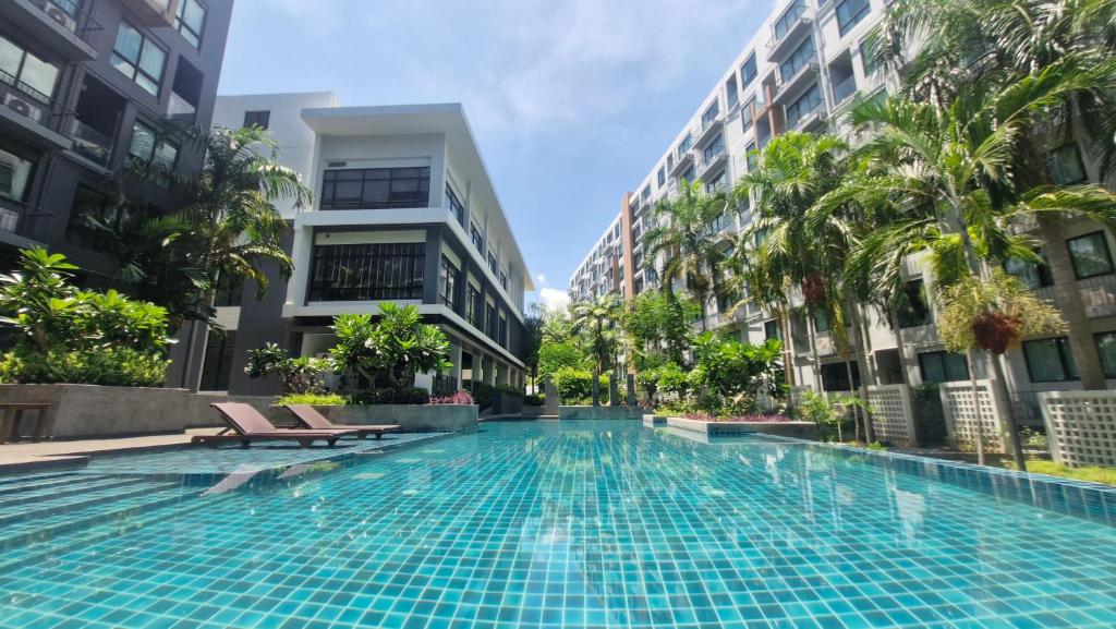 a swimming pool in the middle of a building at Stasia Suites Sriracha in Ban Fang Daeng
