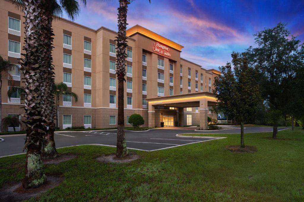 a rendering of the front of a hotel at Hampton Inn & Suites - DeLand in De Land