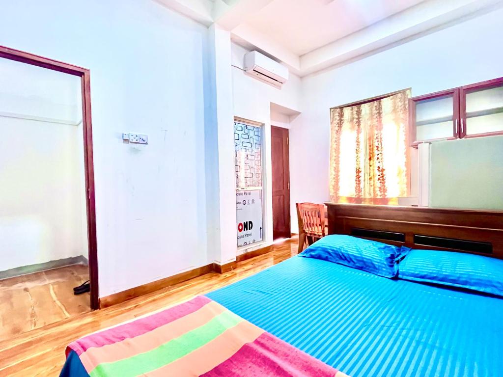 a bedroom with a bed and a large window at Studio Greenlands 2nd D-Battaramulla in Talangama South
