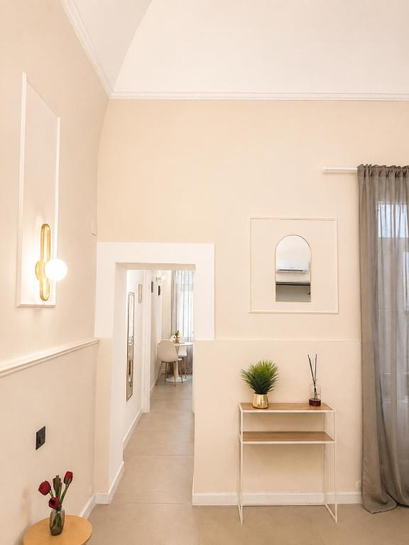 a living room with white walls and a table at IL Corso in Torre del Greco