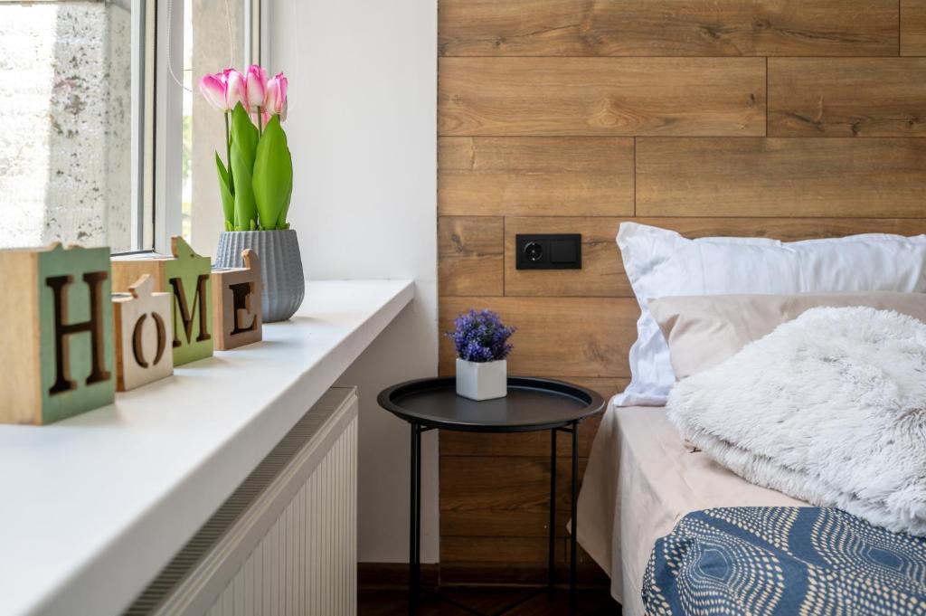 Nova 3-kimnatna ta poriad studiina dvoiarusna kvartyra LOFT u tsentri Odesy fainorent photo 5