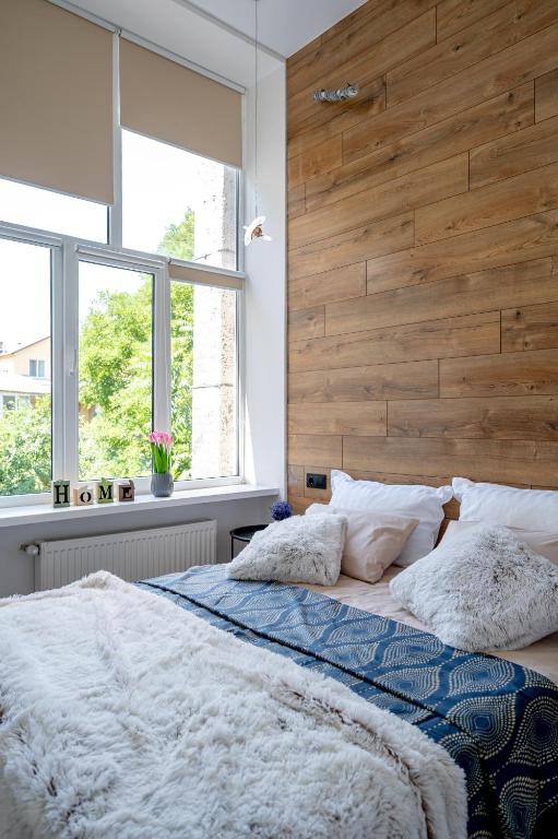 Nova 3-kimnatna ta poriad studiina dvoiarusna kvartyra LOFT u tsentri Odesy fainorent photo 6