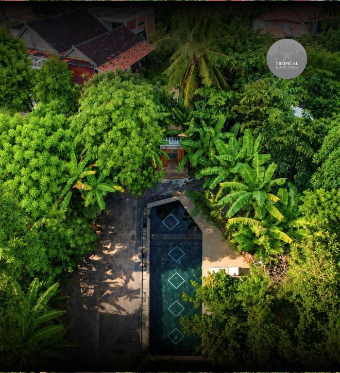 an overhead view of a garden with plants and a green door at Tropical Garden House in Siem Reap
