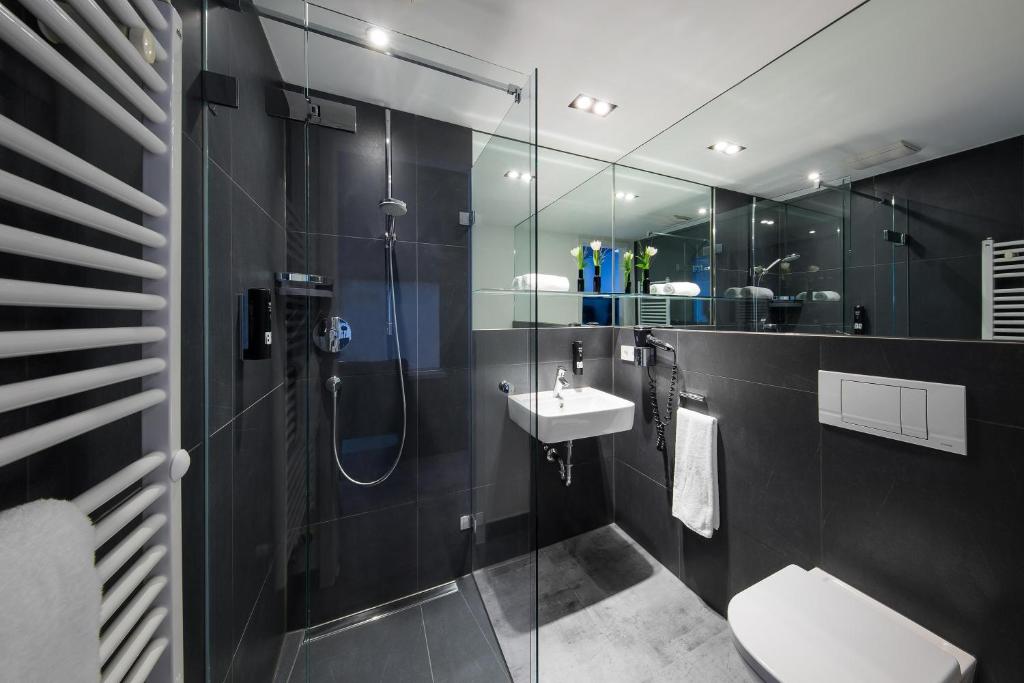 LINDEMANN'S - Resim 7