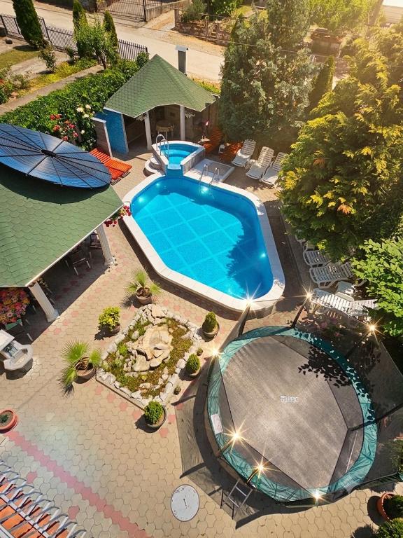 an overhead view of a swimming pool with umbrellas at Apartments Nikolić in Soko Banja