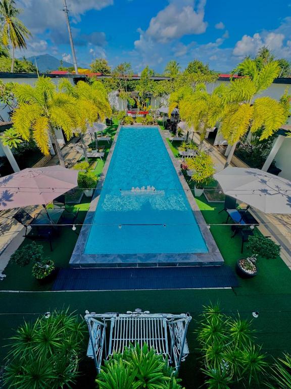 an overhead view of a pool at a resort at Villa Abadi Resort VAR in Pantai Kok