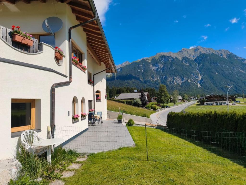 a house with a view of a mountain at Ferienwohnung Paula in Leutasch