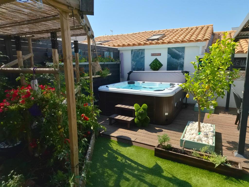 EL PUEBLO- VILLA 3 -Village Naturiste Cap d'Agde - Exceptionnelle 2-4 personnes