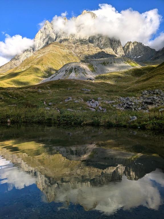 a reflection of a mountain in a body of water at Lali`s Guest House in Juta in Jut'a
