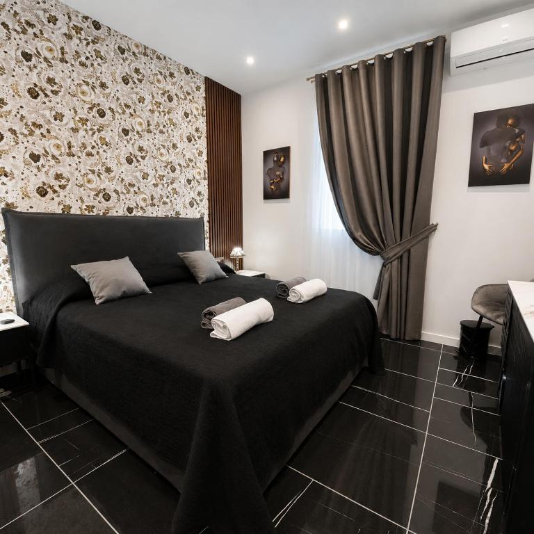a bedroom with a bed with two towels on it at Azure Gold Apartment in Senglea