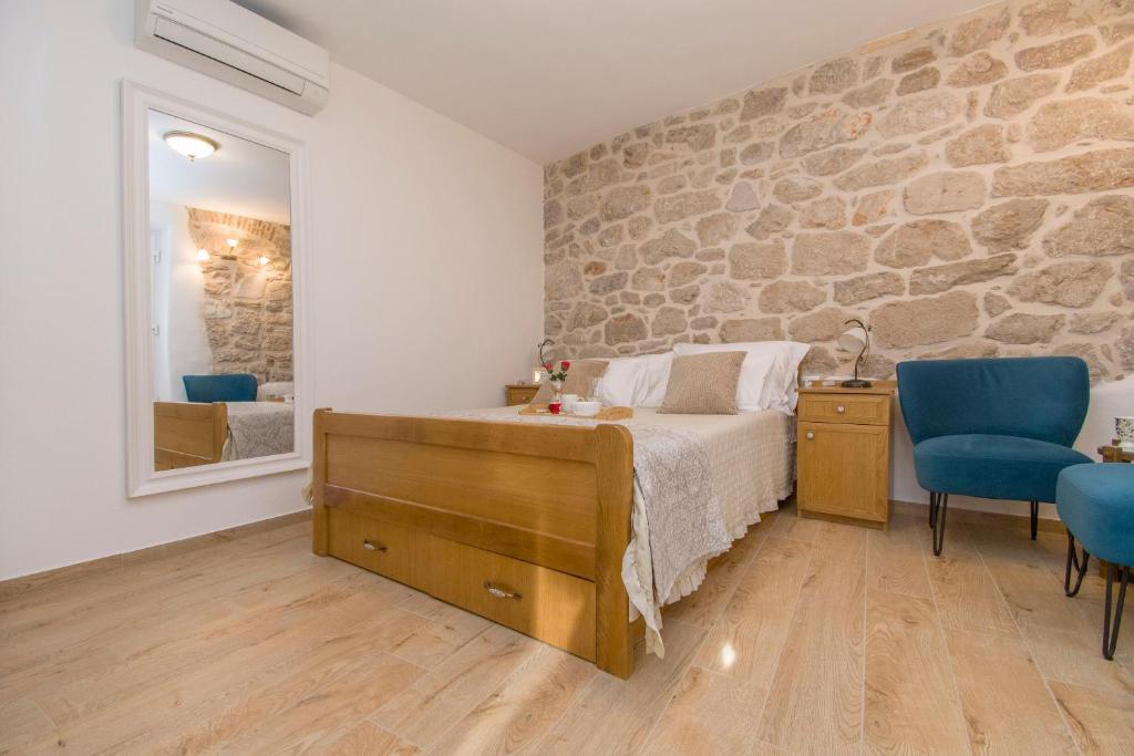 New studio in Šibenik Centre with private parking
