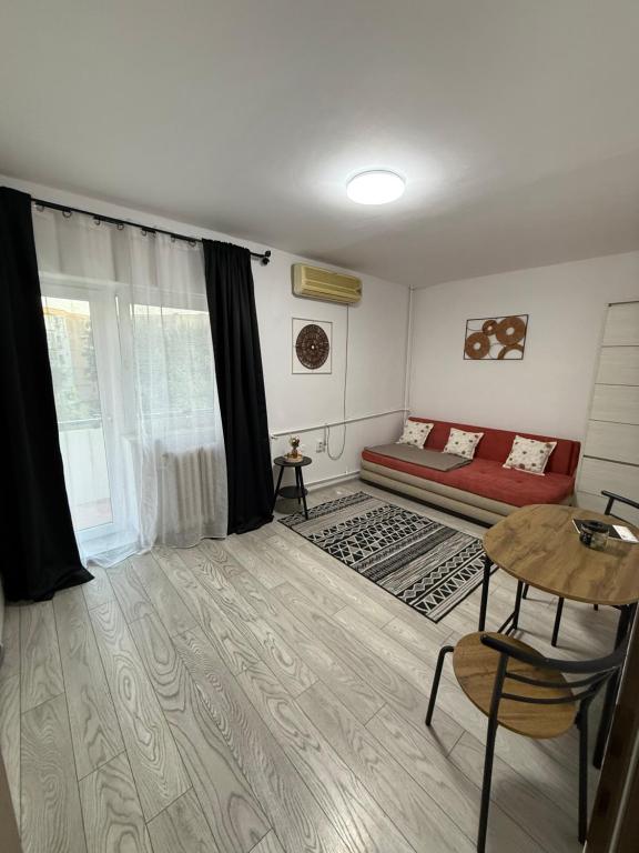 a living room with a bed and a table at Home Studio Arad in Arad