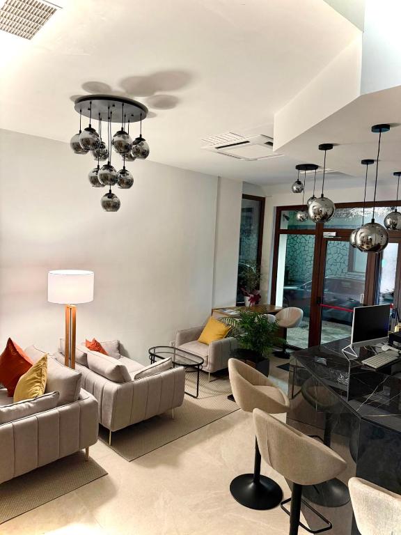 a living room with couches and a glass table at Hotel LUMIè Pescasseroli in Pescasseroli