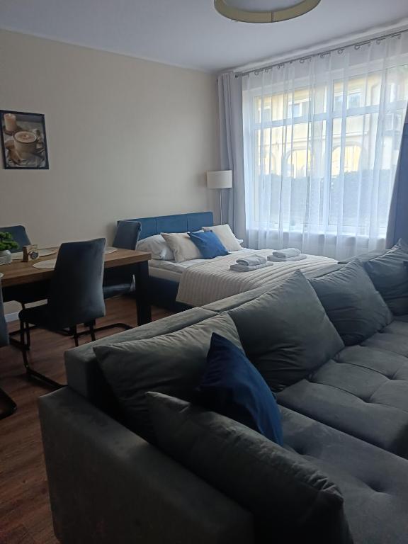 a living room with a couch and a bed at Morski Klimat in Jastrzębia Góra