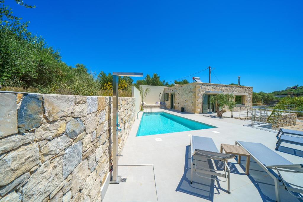 PETRONILA exclusive Living with heated pool
