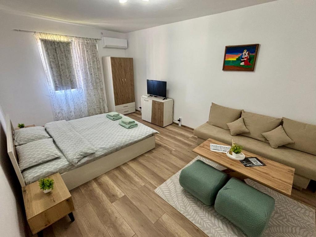 a small room with a bed and a couch at KA Home in Petrich