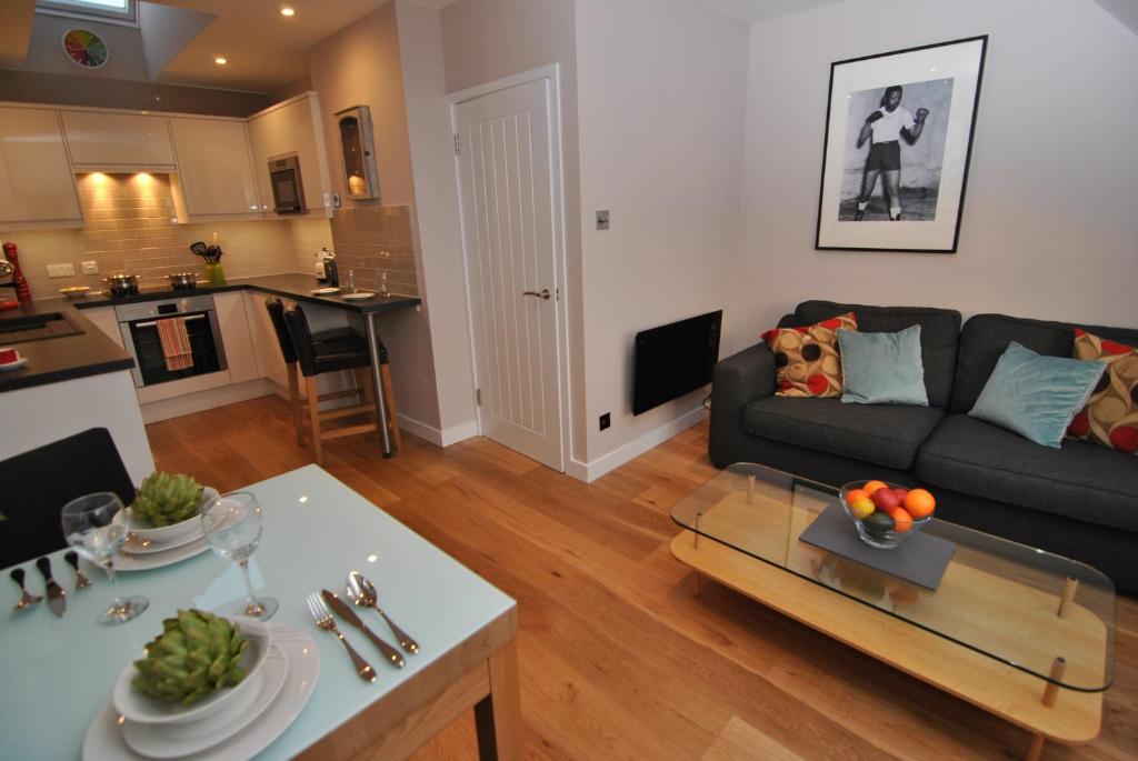 Alexandra Court One Bedroom Central Windsor Flats with Parking - Appartement Met 1 Slaapkamer