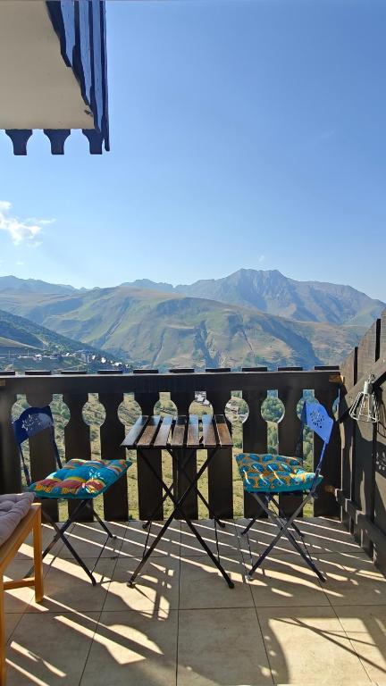 a table and chairs on a balcony with a view at Laura Studio - Pla d'Adet Pied des pistes - balcon Vue vallée - ménage inclus dès 5 nuits in Saint-Lary-Soulan