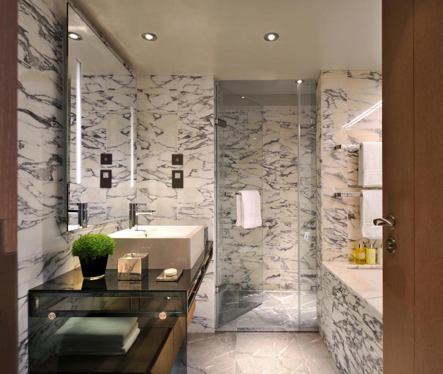 The Hari London - Resim 17