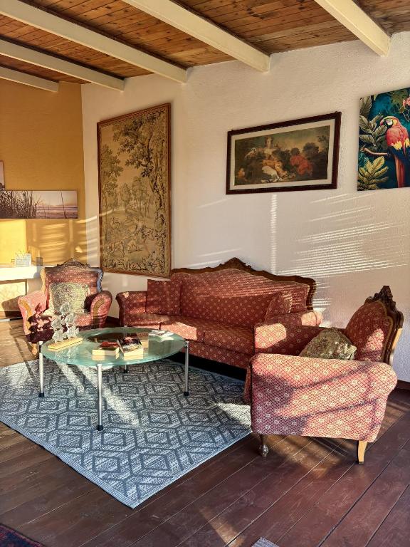a living room with a couch and a table at Casa Calipa in Marsala