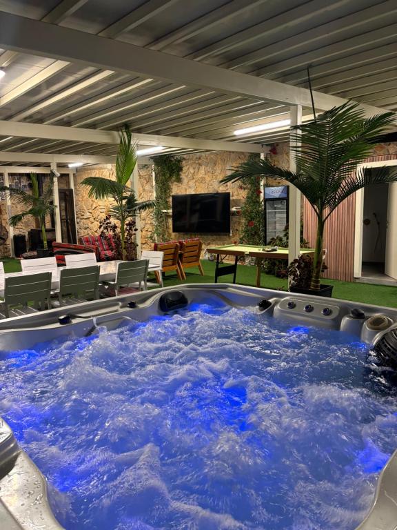 a large blue tub in the middle of a room at צימר ענאן בגולן in Majdal Shams