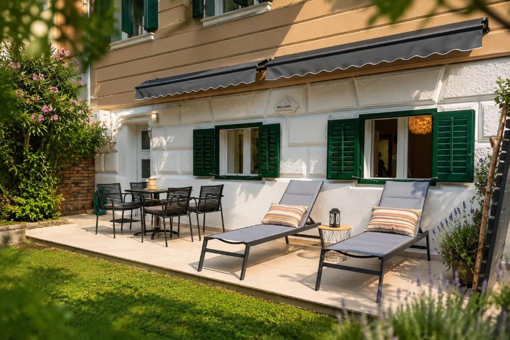 City Center Apartment with Free Parking