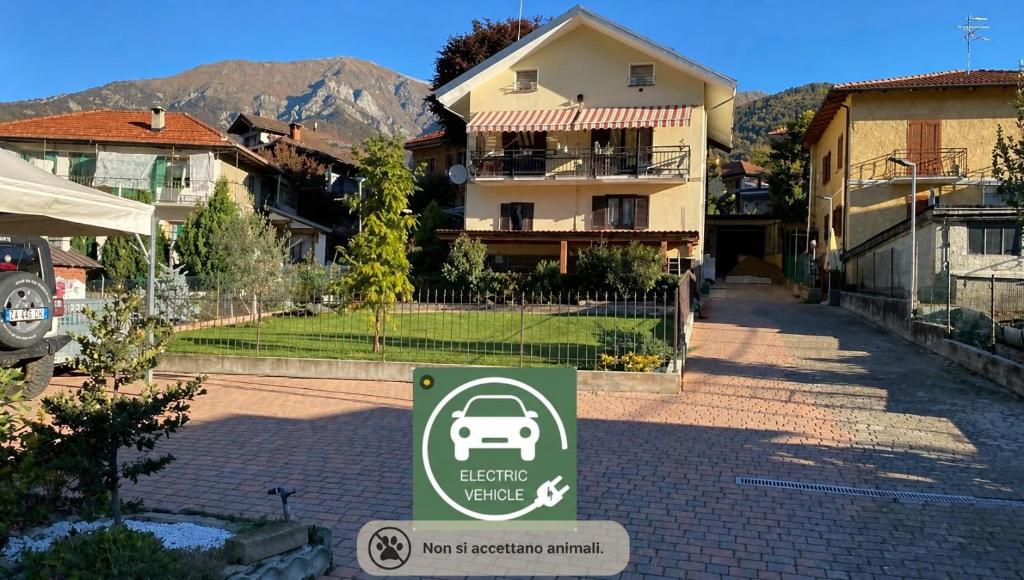 a sign in front of a street with a house at La Ciuenda in Perosa Argentina