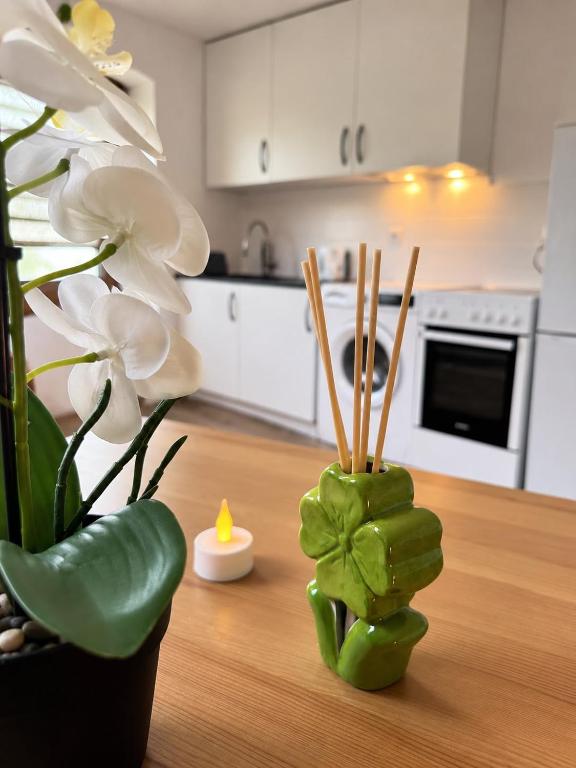 a table with a vase with a plant and a candle at Ferien Wohnung in Traben-Trarbach